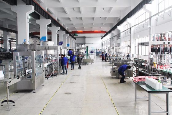 الحد الأدنى 4200 زجاجة / ساعة ملء آلة وضع العلامات